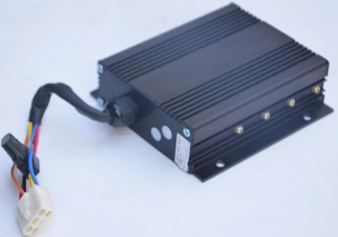 黒い電気カートはゴルフ カートDCのコンバーターの二重出力タイプ150mm*150mm*45.5mmを分けます